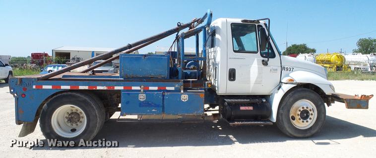 image for item DA6791 2002 International 4300 winch truck