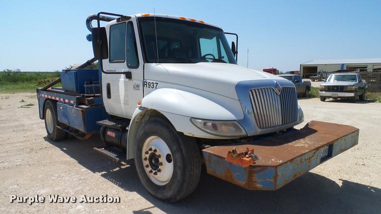 image for item DA6791 2002 International 4300 winch truck