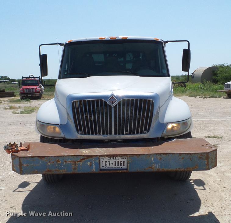 image for item DA6791 2002 International 4300 winch truck