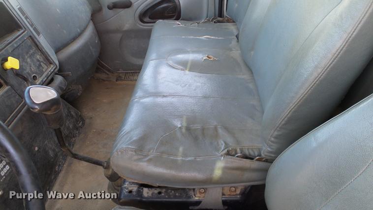 image for item DA6791 2002 International 4300 winch truck