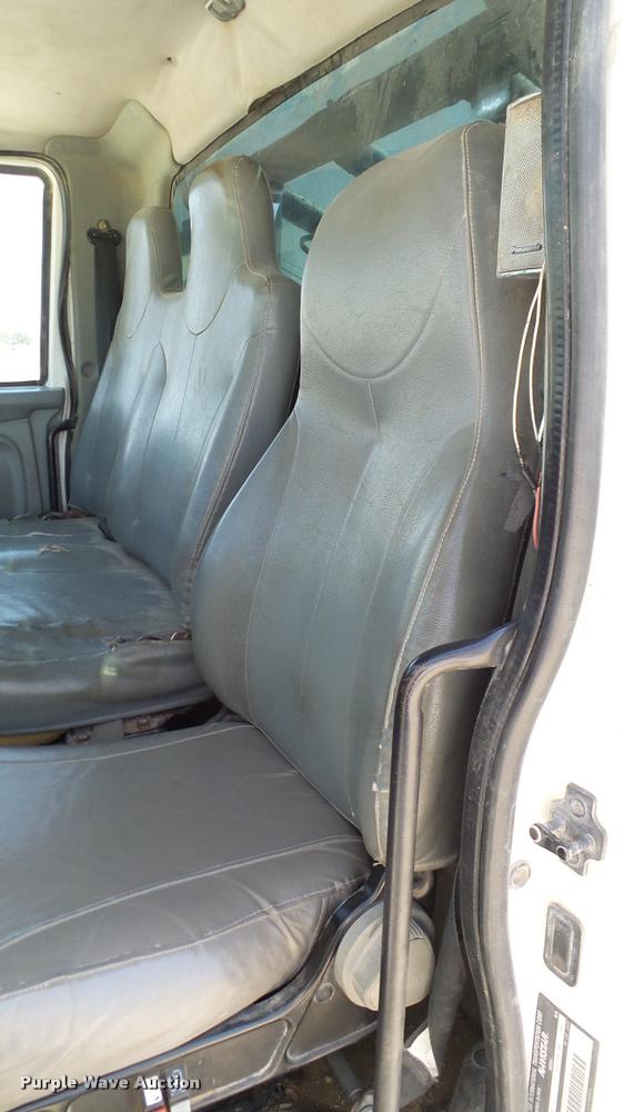 image for item DA6791 2002 International 4300 winch truck