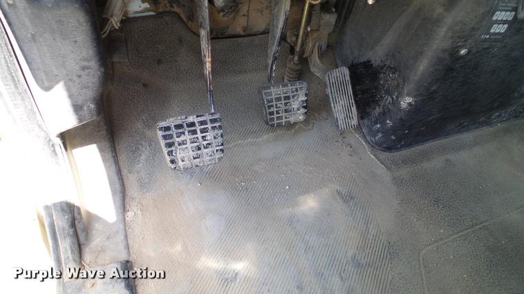 image for item DA6791 2002 International 4300 winch truck