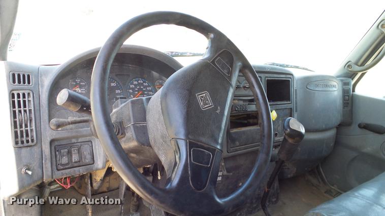 image for item DA6791 2002 International 4300 winch truck