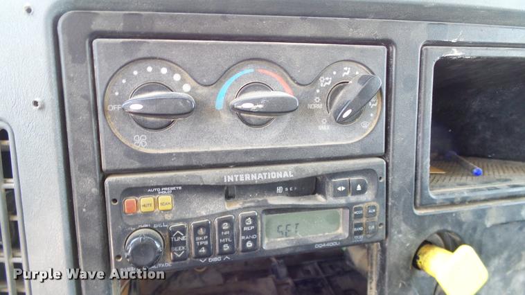 image for item DA6791 2002 International 4300 winch truck