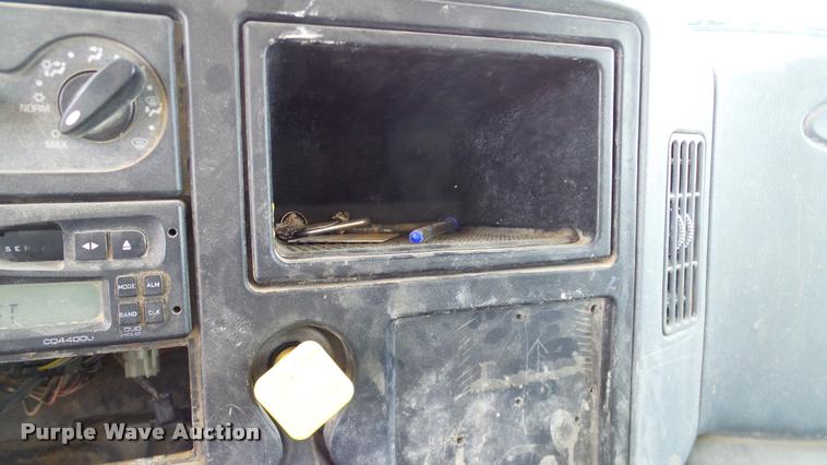 image for item DA6791 2002 International 4300 winch truck