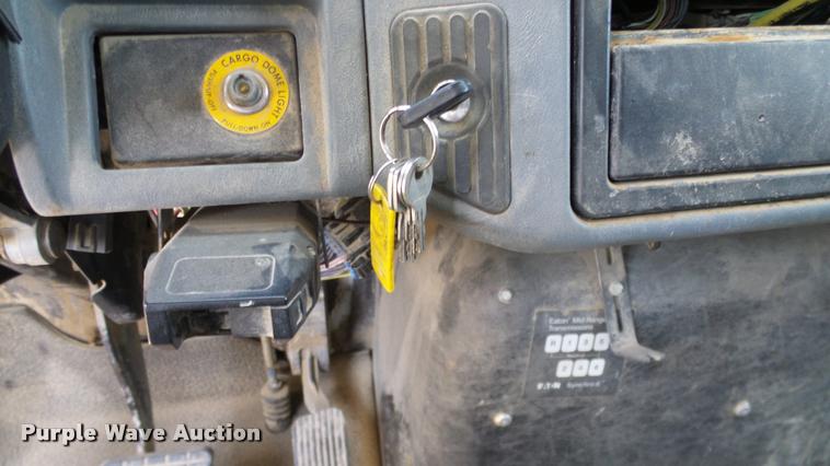 image for item DA6791 2002 International 4300 winch truck