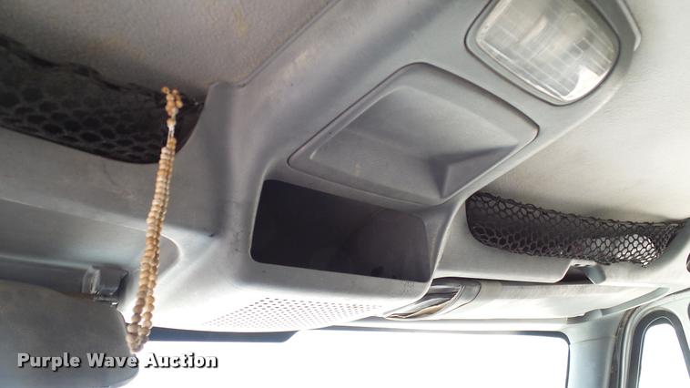 image for item DA6791 2002 International 4300 winch truck