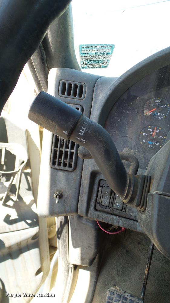 image for item DA6791 2002 International 4300 winch truck