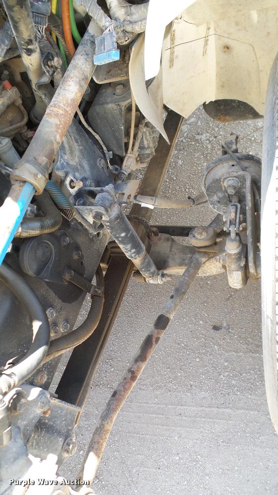 image for item DA6791 2002 International 4300 winch truck