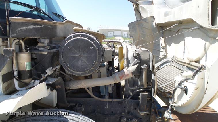 image for item DA6791 2002 International 4300 winch truck