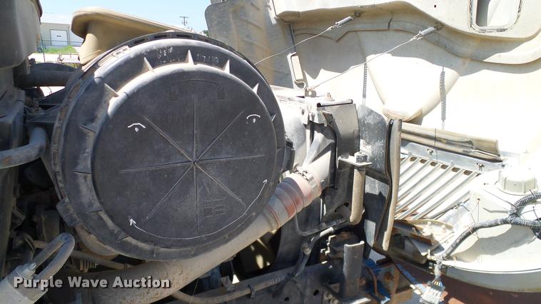 image for item DA6791 2002 International 4300 winch truck