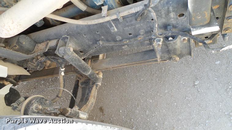 image for item DA6791 2002 International 4300 winch truck