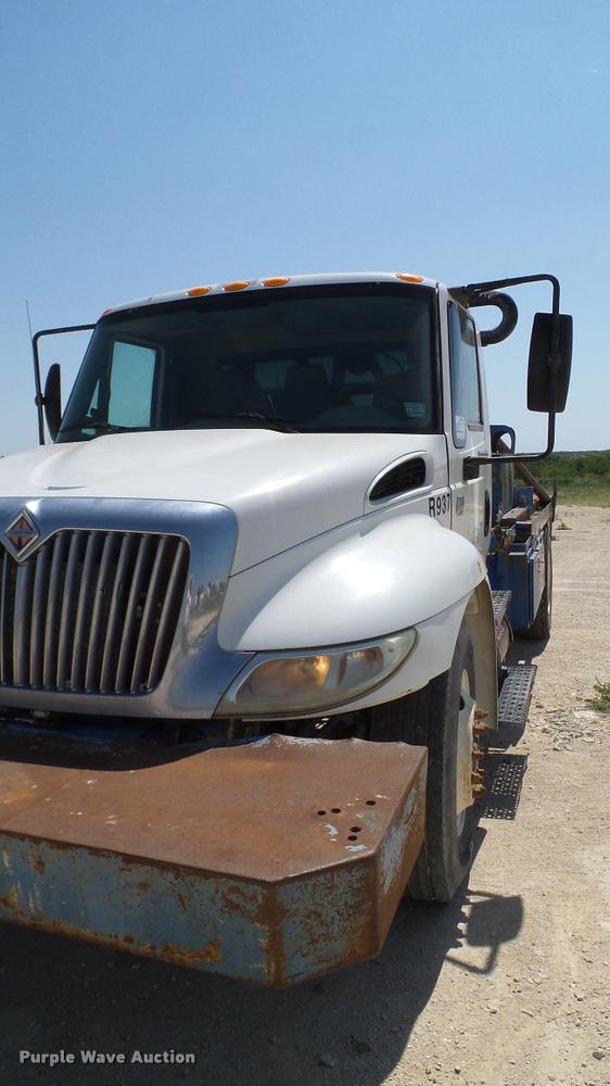 image for item DA6791 2002 International 4300 winch truck