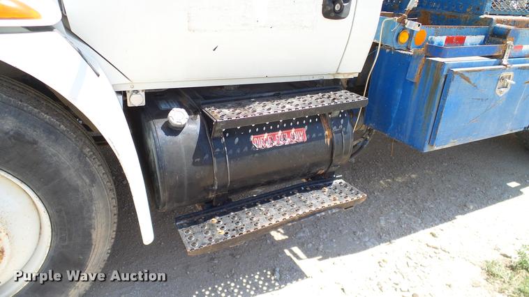 image for item DA6791 2002 International 4300 winch truck