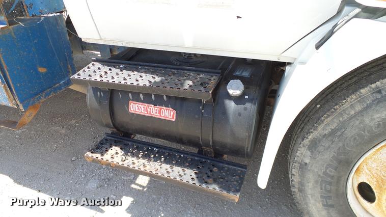 image for item DA6791 2002 International 4300 winch truck