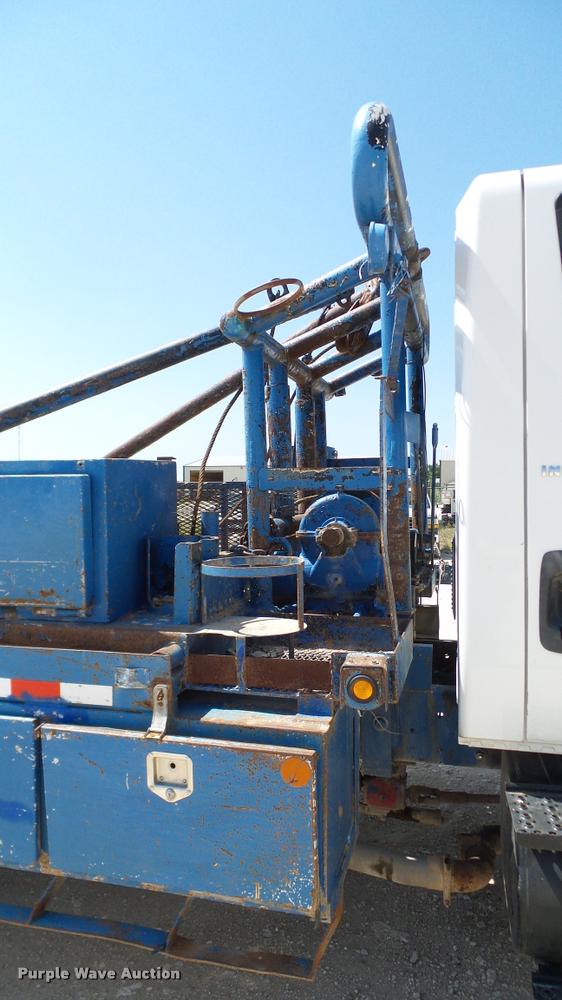 image for item DA6791 2002 International 4300 winch truck