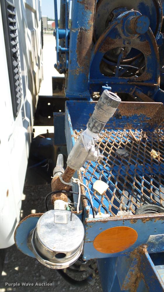 image for item DA6791 2002 International 4300 winch truck