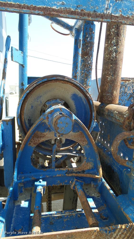 image for item DA6791 2002 International 4300 winch truck