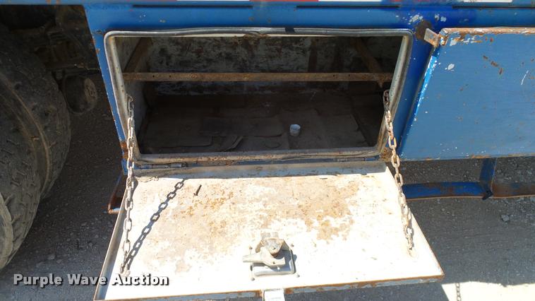 image for item DA6791 2002 International 4300 winch truck