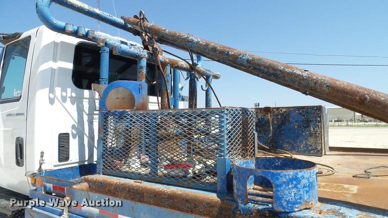 image for item DA6791 2002 International 4300 winch truck