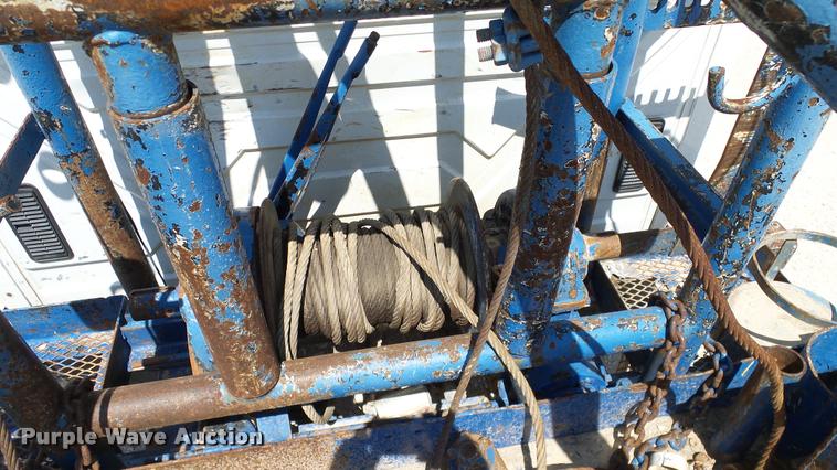 image for item DA6791 2002 International 4300 winch truck