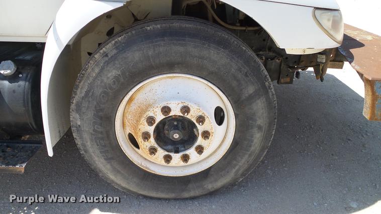 image for item DA6791 2002 International 4300 winch truck