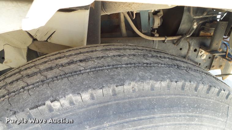 image for item DA6791 2002 International 4300 winch truck