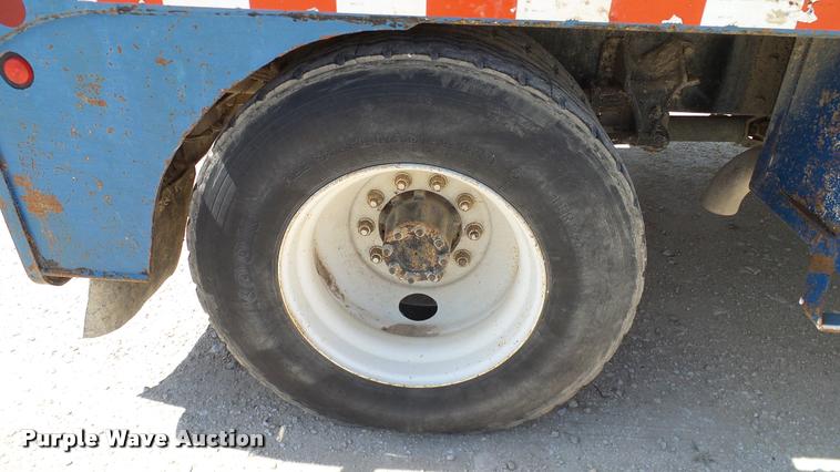 image for item DA6791 2002 International 4300 winch truck