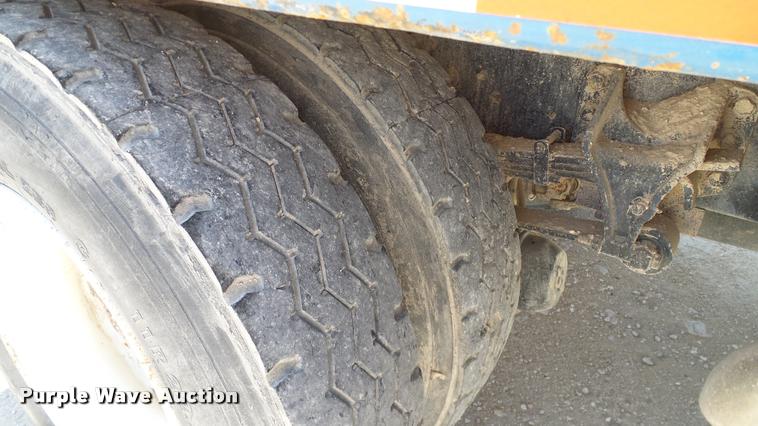 image for item DA6791 2002 International 4300 winch truck