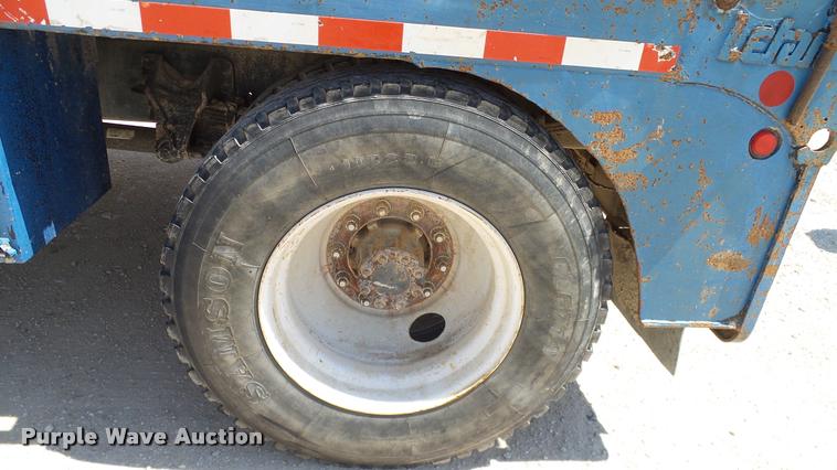 image for item DA6791 2002 International 4300 winch truck