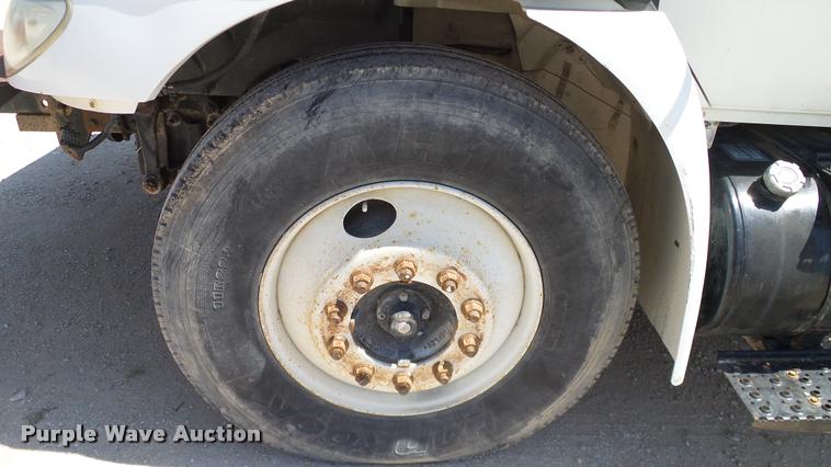 image for item DA6791 2002 International 4300 winch truck