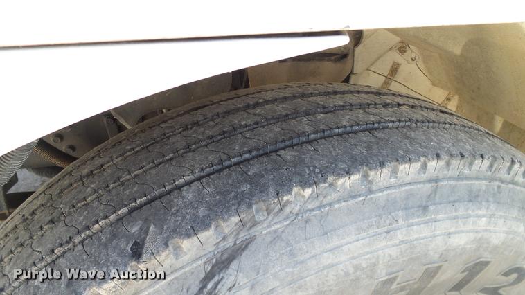 image for item DA6791 2002 International 4300 winch truck