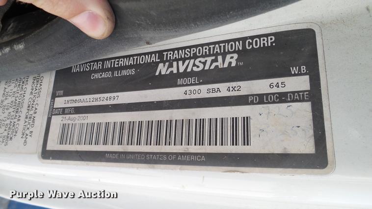 image for item DA6791 2002 International 4300 winch truck