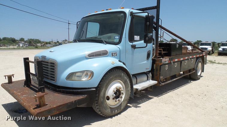 image for item DA6793 2005 Freightliner Business Class M2 winch truck