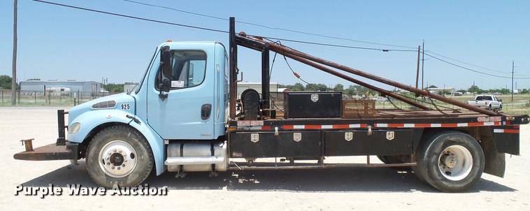 image for item DA6793 2005 Freightliner Business Class M2 winch truck