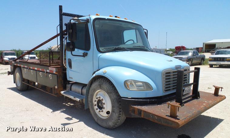 image for item DA6793 2005 Freightliner Business Class M2 winch truck