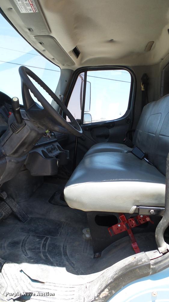 image for item DA6793 2005 Freightliner Business Class M2 winch truck