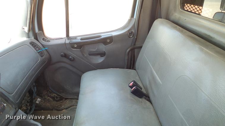 image for item DA6793 2005 Freightliner Business Class M2 winch truck