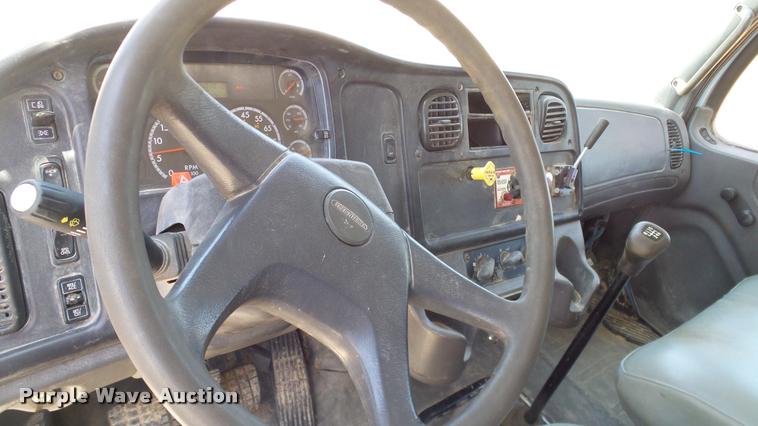 image for item DA6793 2005 Freightliner Business Class M2 winch truck