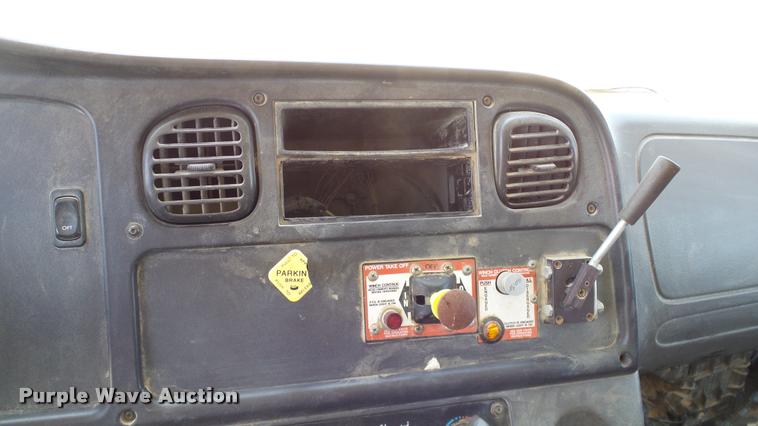 image for item DA6793 2005 Freightliner Business Class M2 winch truck