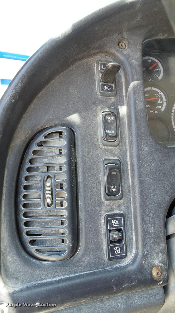 image for item DA6793 2005 Freightliner Business Class M2 winch truck