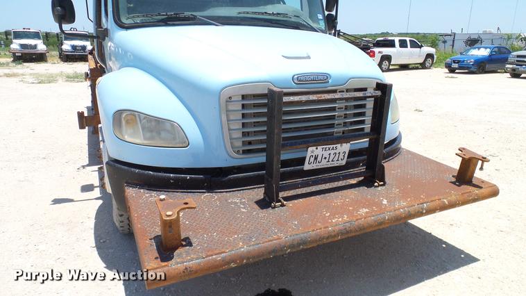 image for item DA6793 2005 Freightliner Business Class M2 winch truck