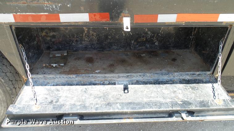 image for item DA6793 2005 Freightliner Business Class M2 winch truck