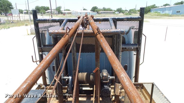 image for item DA6793 2005 Freightliner Business Class M2 winch truck