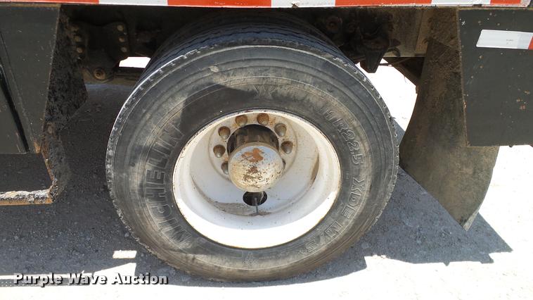 image for item DA6793 2005 Freightliner Business Class M2 winch truck