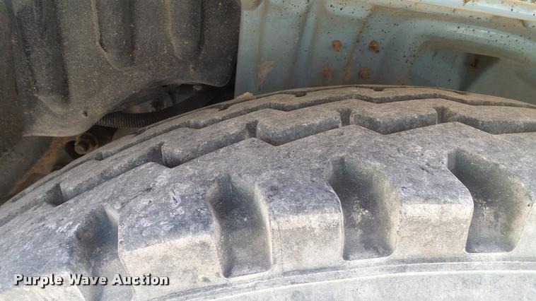 image for item DA6793 2005 Freightliner Business Class M2 winch truck