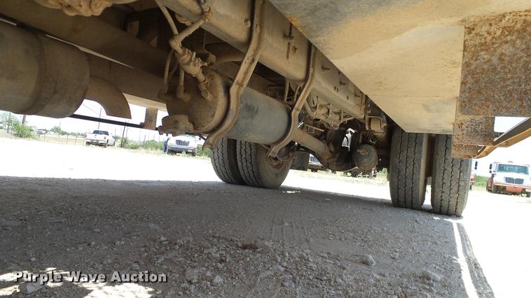 image for item DA6793 2005 Freightliner Business Class M2 winch truck