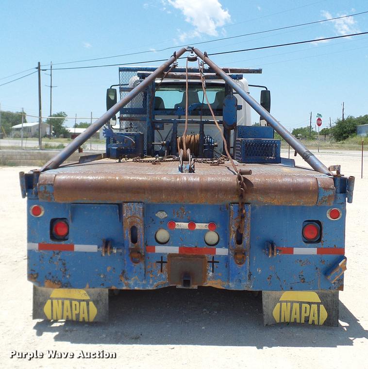 image for item DA6794 2004 International DuraStar 4300 winch truck