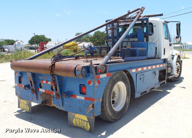 image for item DA6794 2004 International DuraStar 4300 winch truck