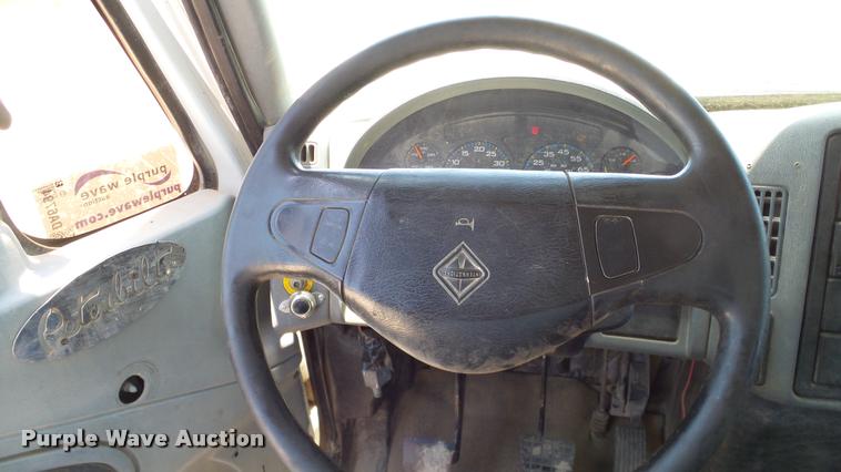 image for item DA6794 2004 International DuraStar 4300 winch truck